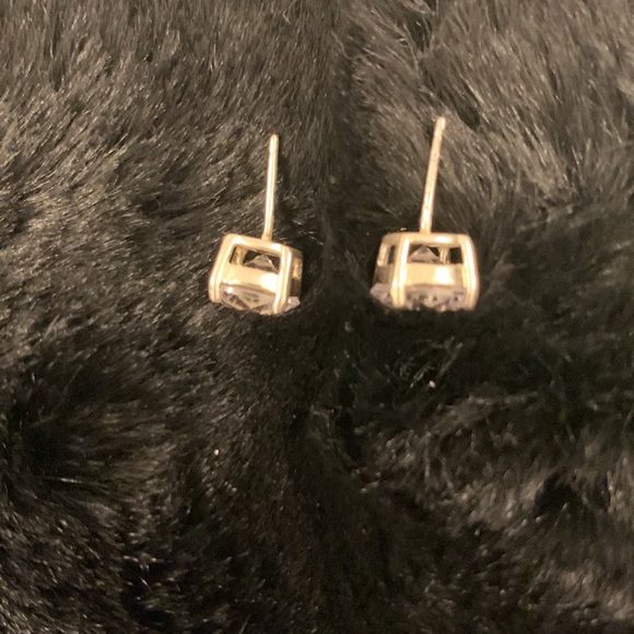 Cubic zirconia studs - Picture 2 of 3